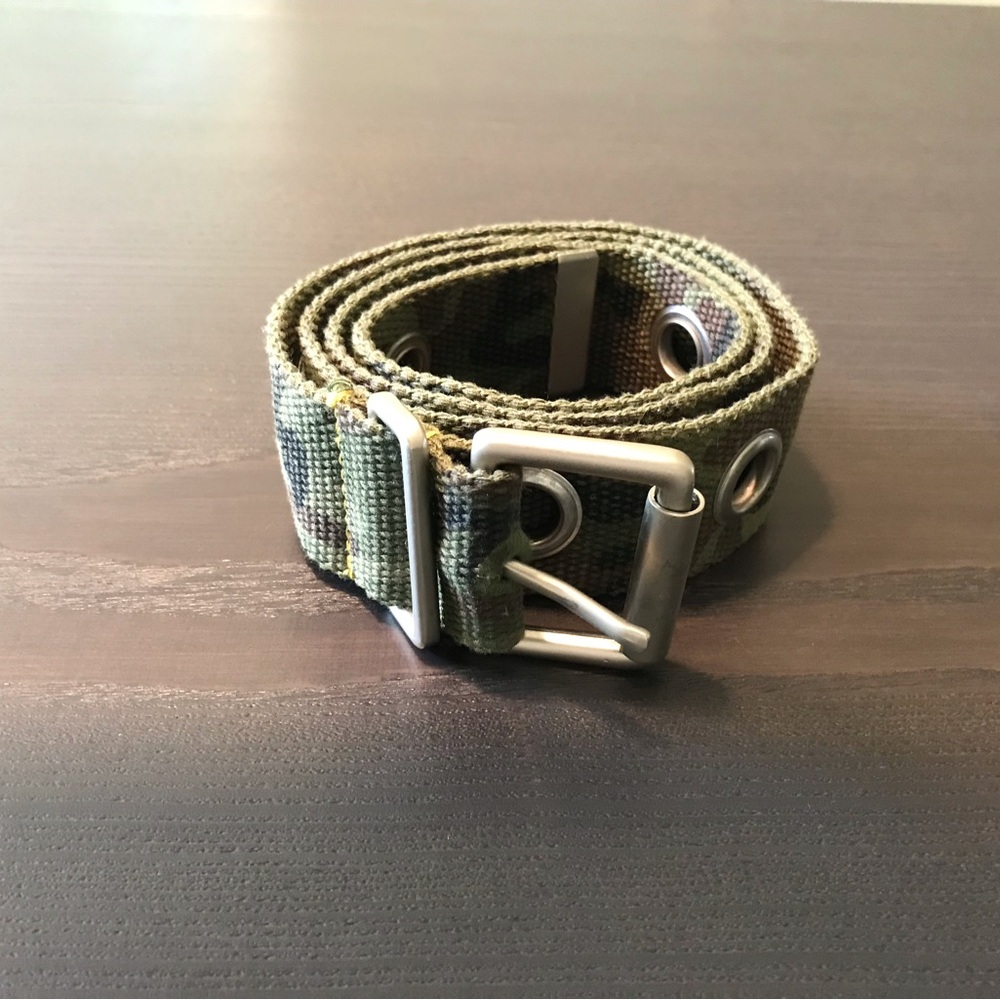 Vintage Y2K Song Camouflage Grommet Belt